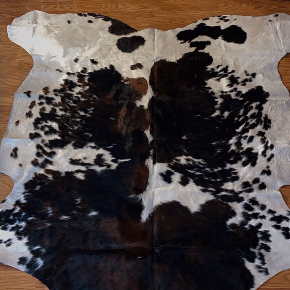 Cowhide Rug in Black and White new
